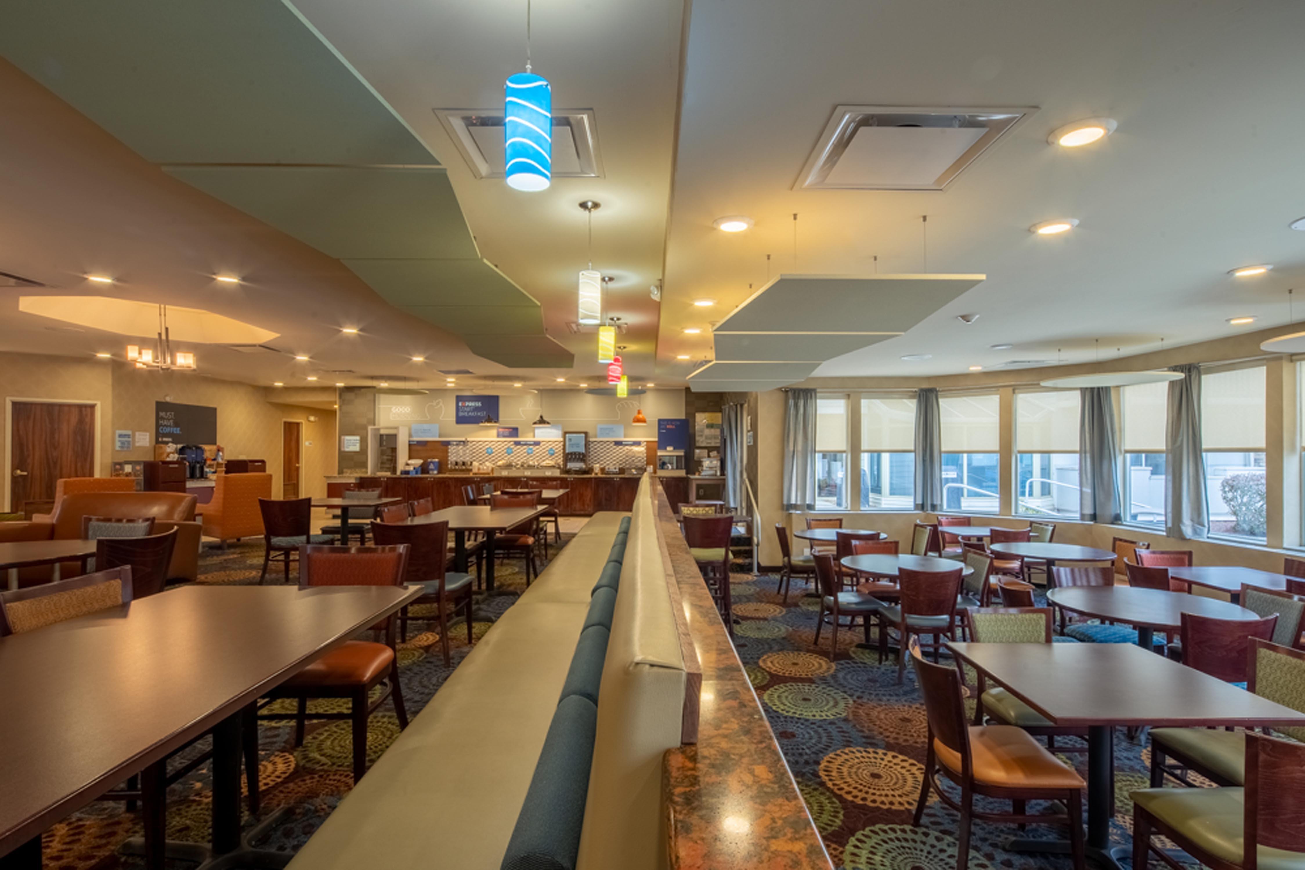 Holiday Inn Express Hotel & Suites Pittsburgh Airport By Ihg Robinson Township Exterior foto